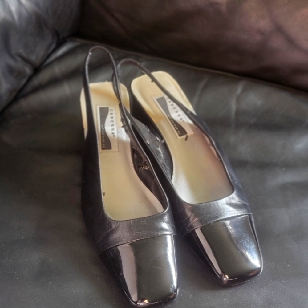 8 W Caressa Ultima Series VINTAGE Strapback Pump Heels 1.5" Black Leather
